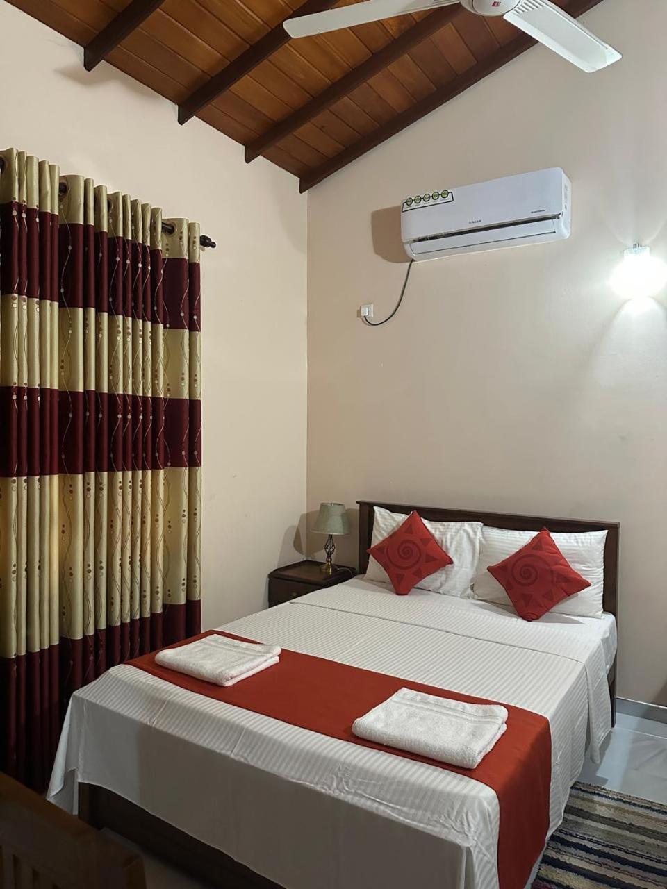 Andiambalama Lahiru Airport Villa المظهر الخارجي الصورة
