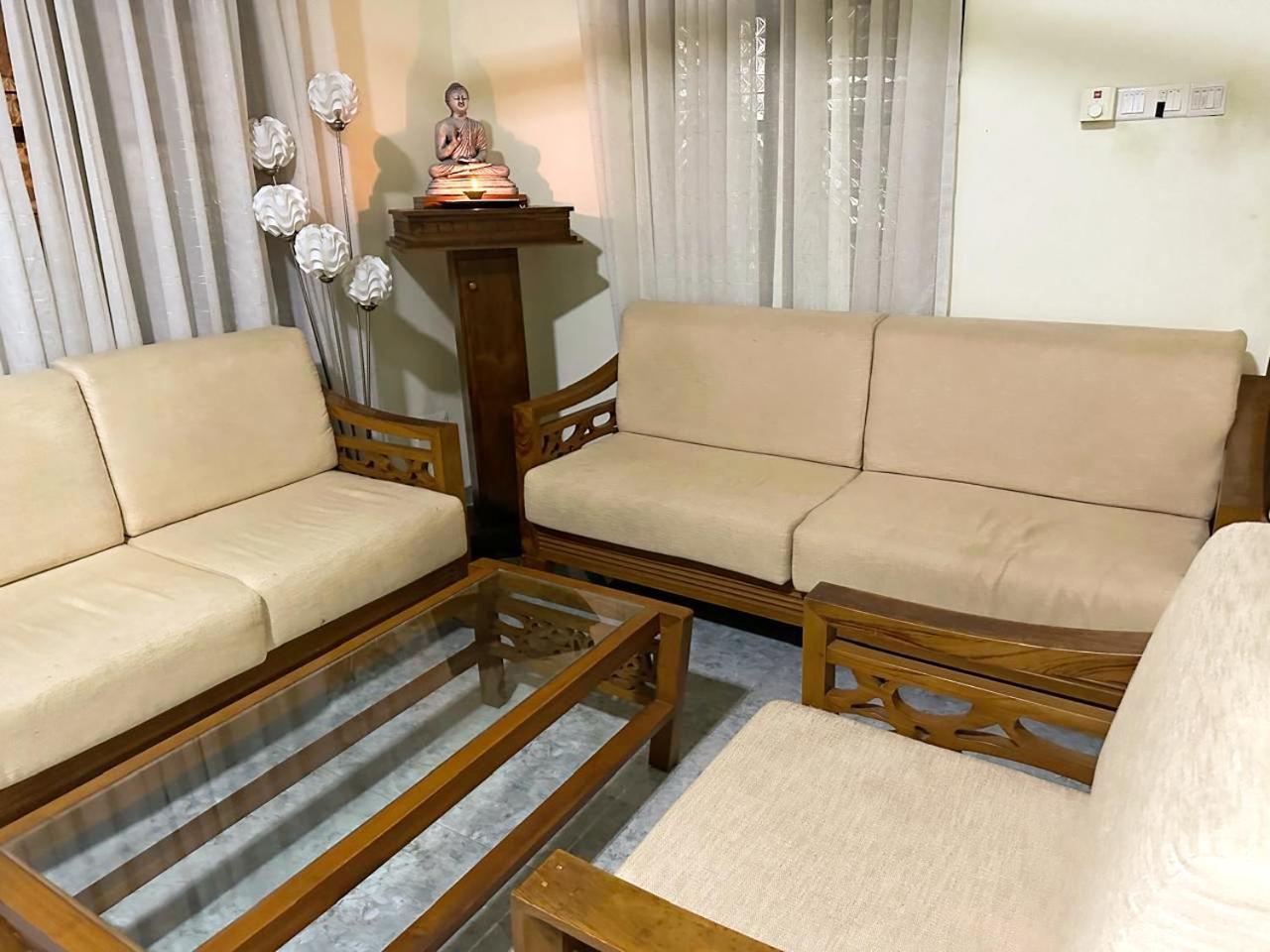 Andiambalama Lahiru Airport Villa المظهر الخارجي الصورة