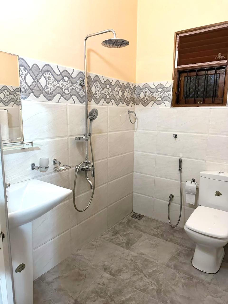 Andiambalama Lahiru Airport Villa المظهر الخارجي الصورة
